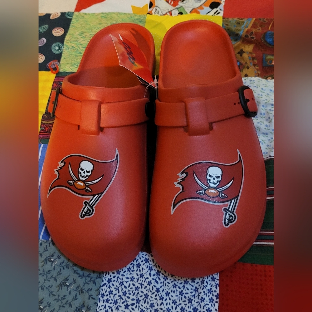 FOCO Tampa Bay Buccaneers, Clogs! Mens/Womens! BNWT!